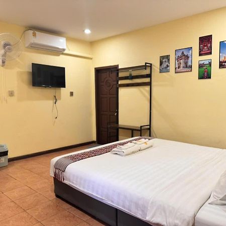 Yula Hotel Thatluang Вьентьян Экстерьер фото