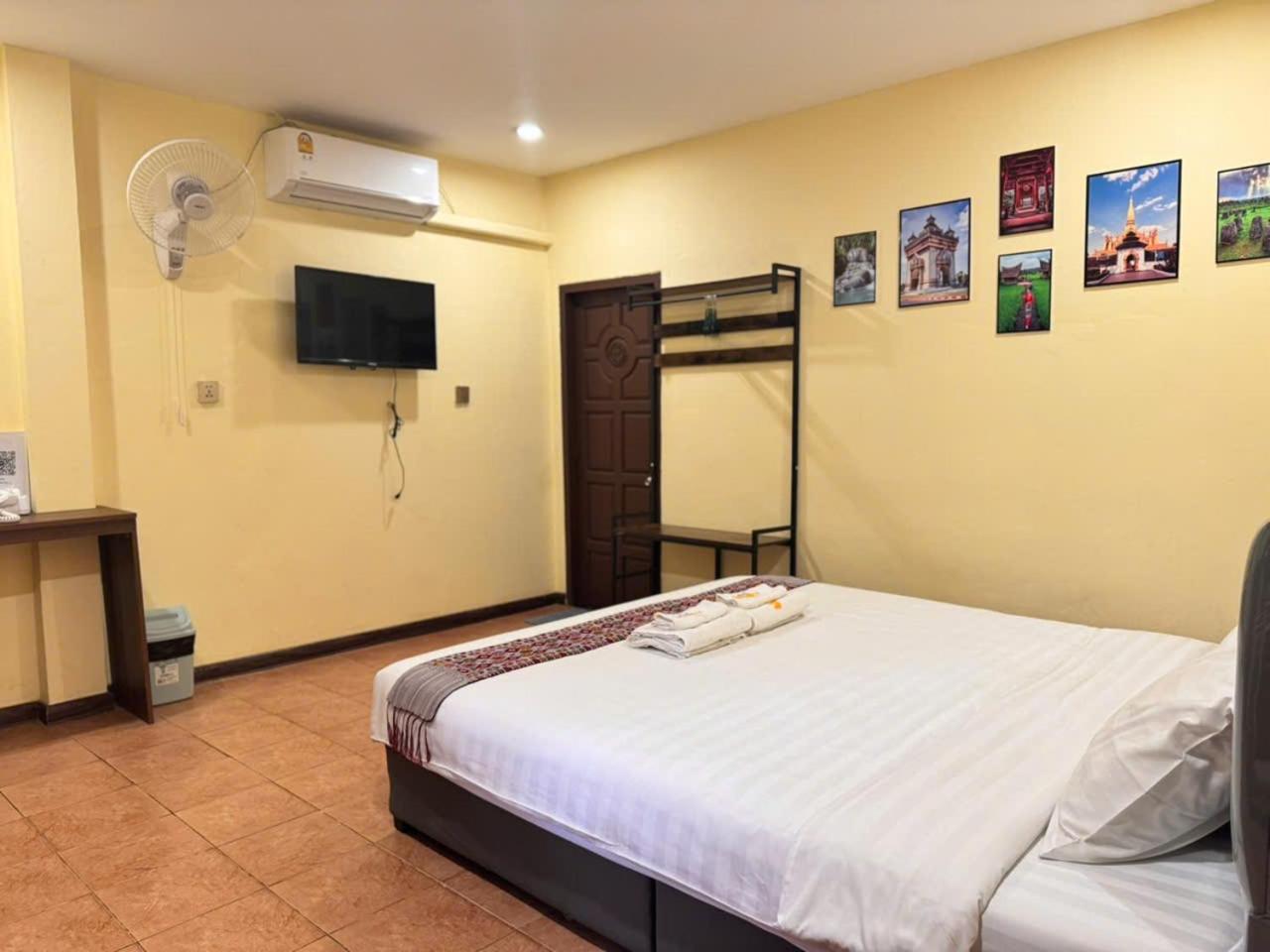 Yula Hotel Thatluang Вьентьян Экстерьер фото