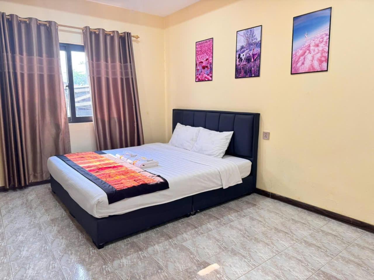 Yula Hotel Thatluang Вьентьян Экстерьер фото